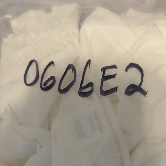 #2 Coco + Carmen Size L/XL White V-Neck Blouse NWT - Picture 11 of 11